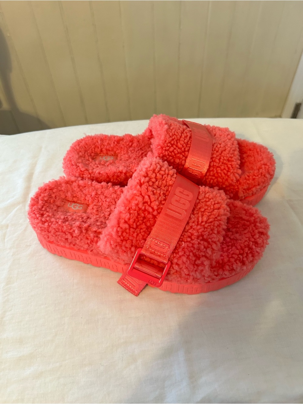 UGG Fluffita Platform Slippers/Hot Pink/Size 9/NWOT